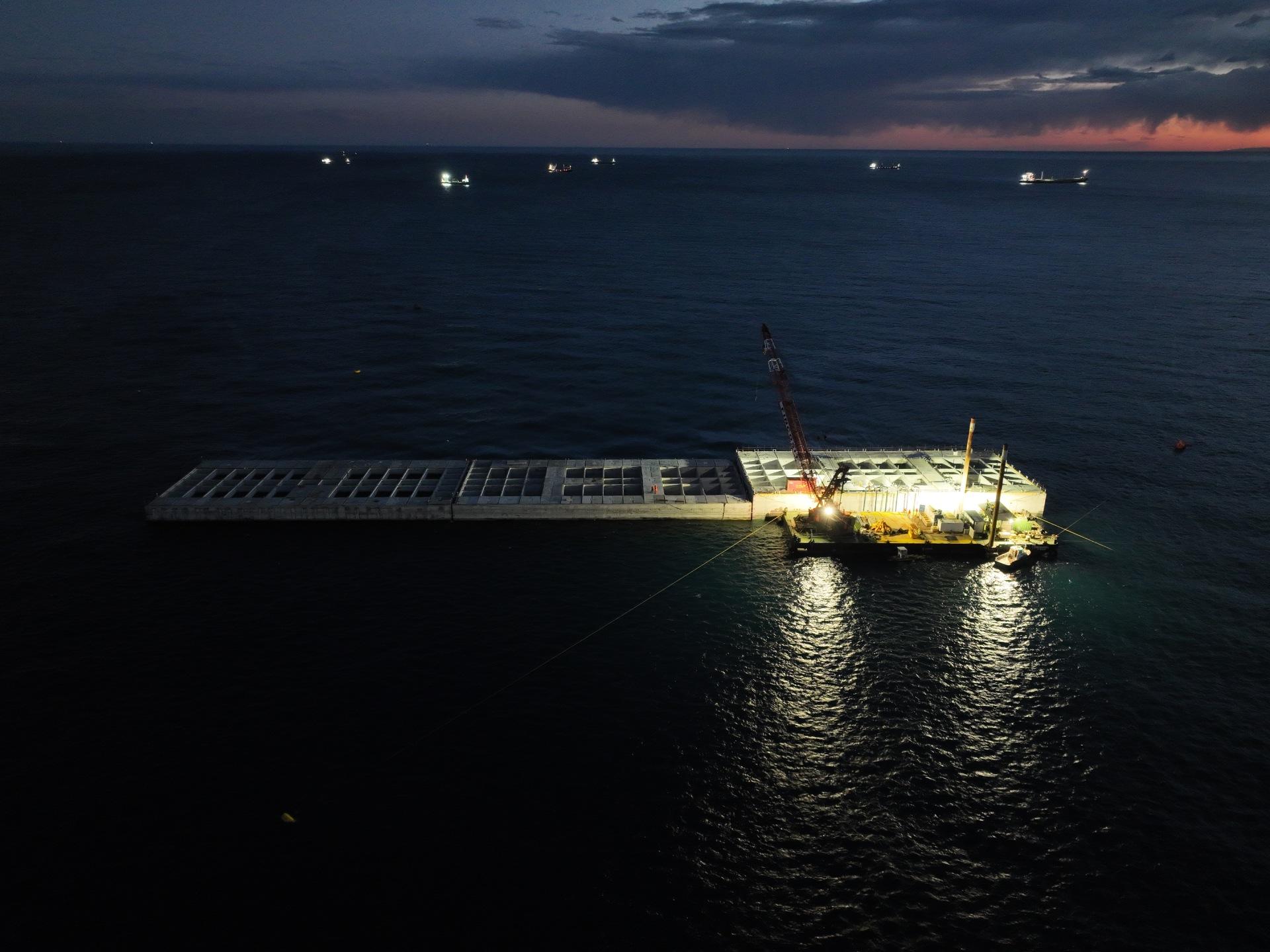 Diga Foranea di Genova, posa cassone 17, Italia | Webuild