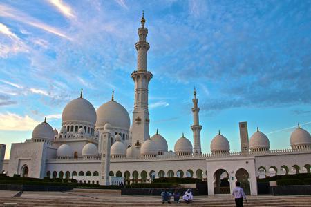 Great Mosque in Abu Dhabi, United Arab Emirates - Iconic Buildings