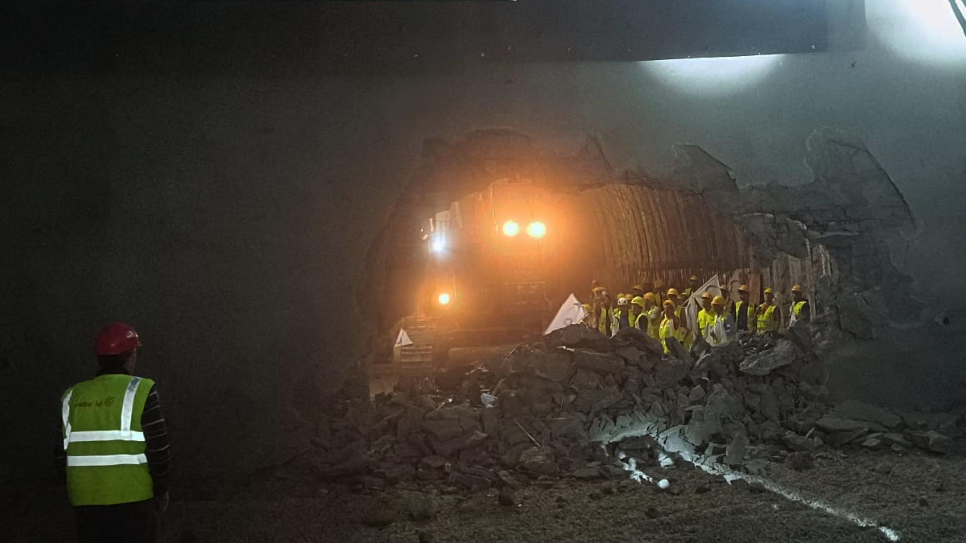 Galleria Roseo 1, abbattimento ultimo diaframma, Strada Statale Jonica 106 Megalotto 3, Italia | Webuild