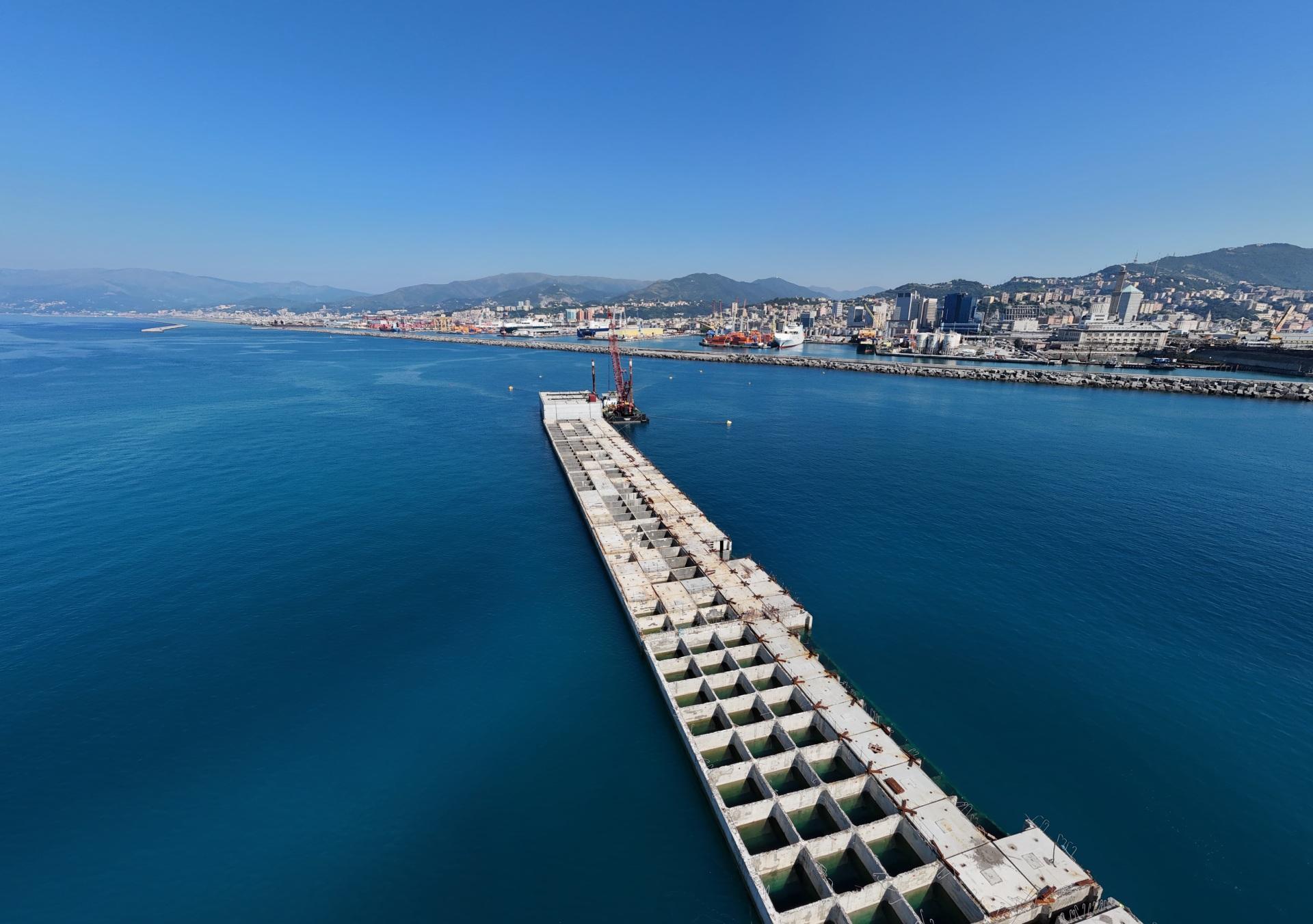 Nuova Diga Foranea di Genova, posa dodicesimo cassone, Italia