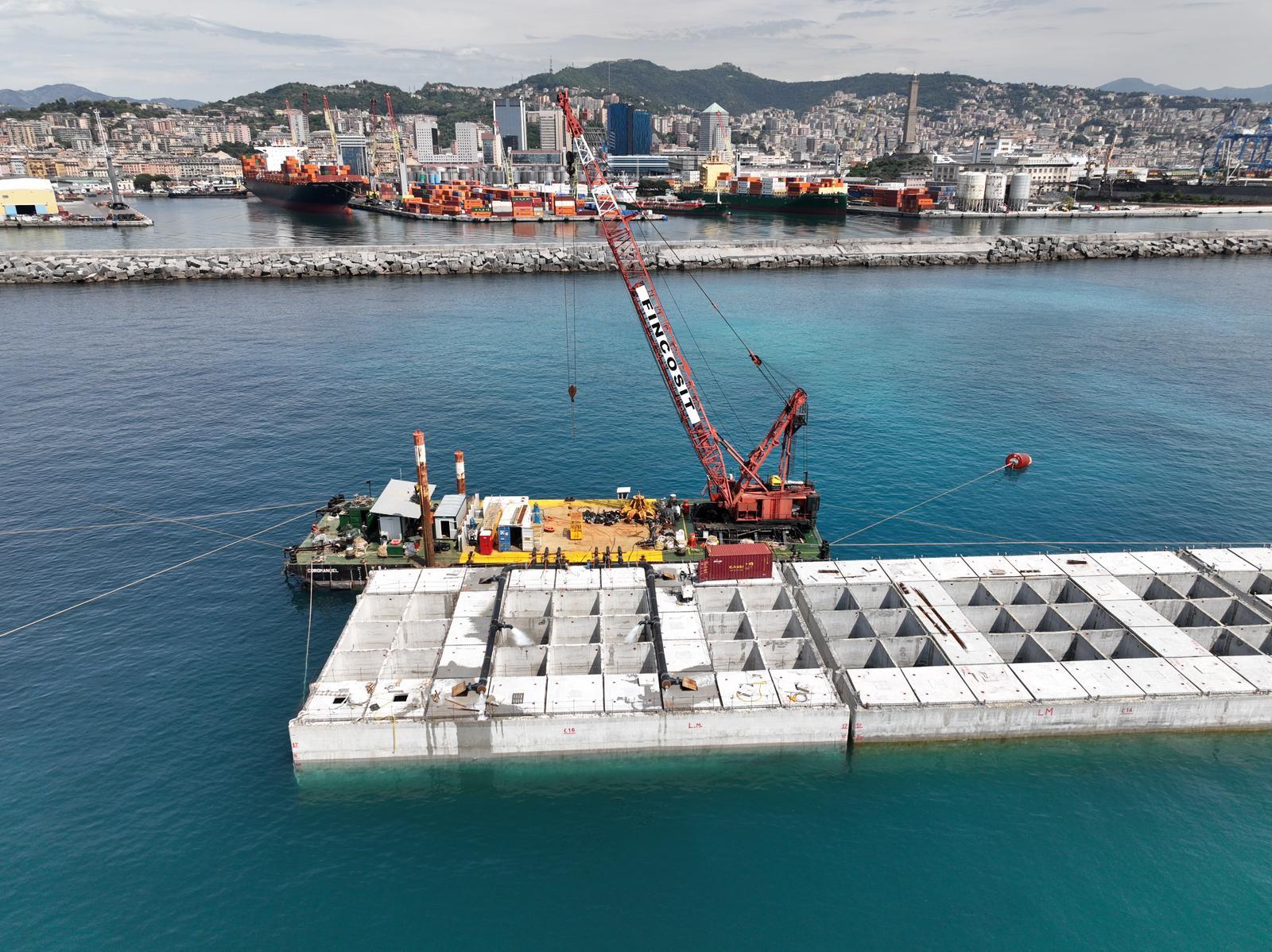 Diga Foranea di Genova, posa cassone 20 - Credits: Pergenova