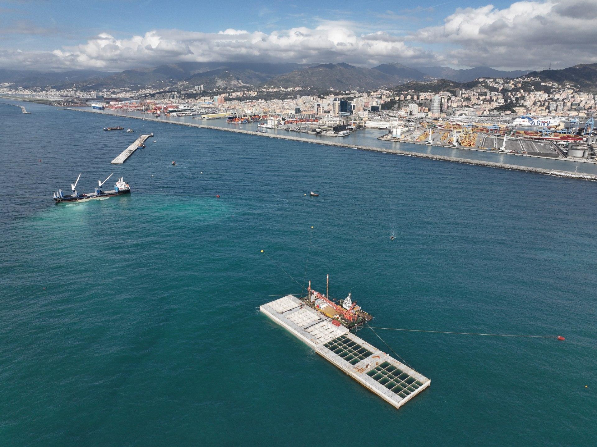 Diga Foranea di Genova, posa cassone 16, Italia | Webuild