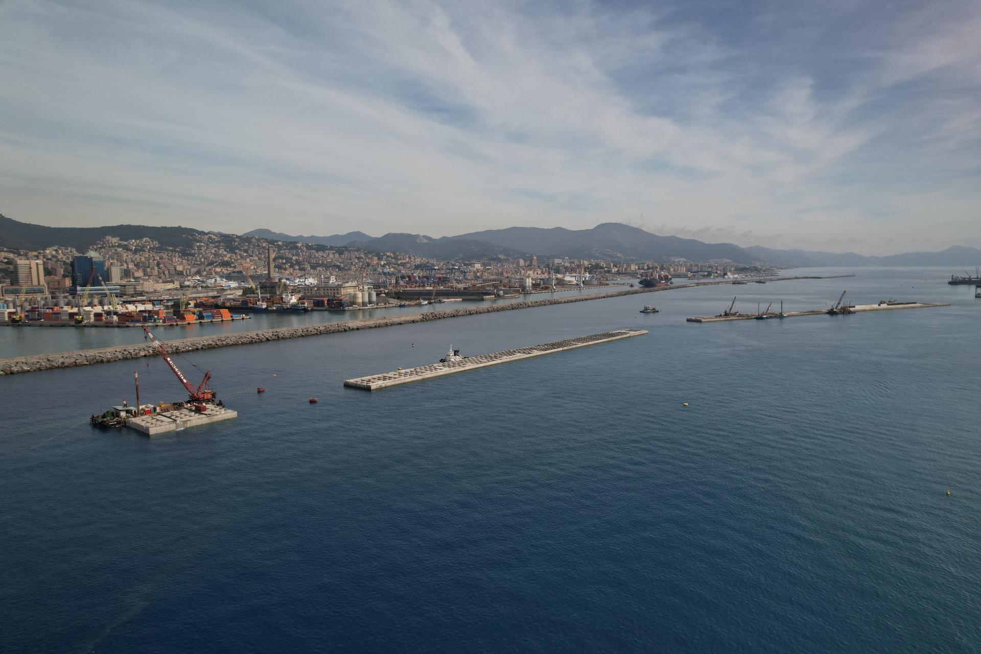 Webuild: Nuova Diga Foranea Genova raggiunge 1,6 km, 10 cassoni posati in estate