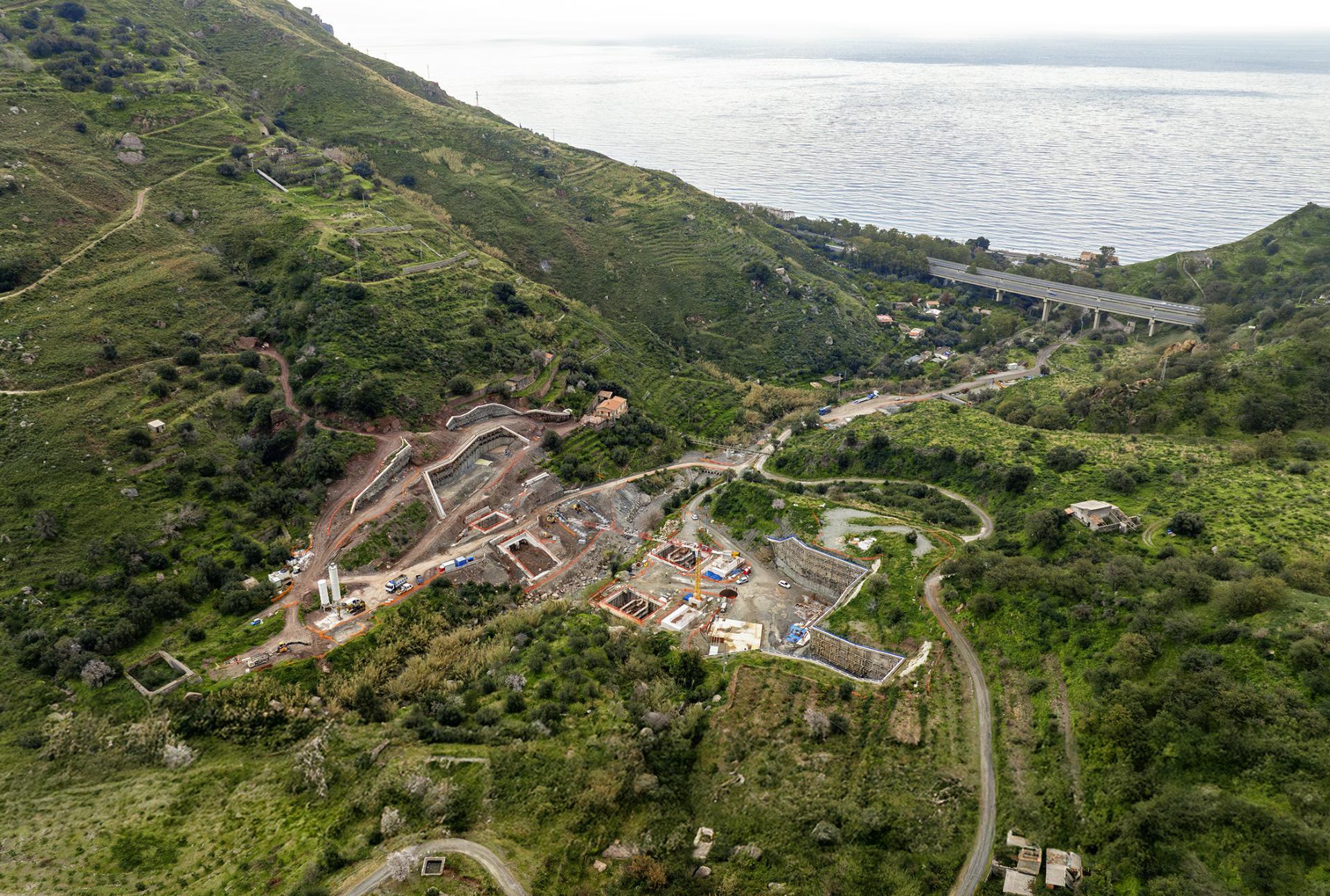 Tratta Fiumefreddo – Taormina/Letojanni, Linea ferroviaria AC Catania-Messina